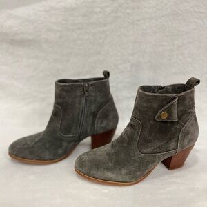 Diba Suede Ankle Boots Gray Size: 7.5